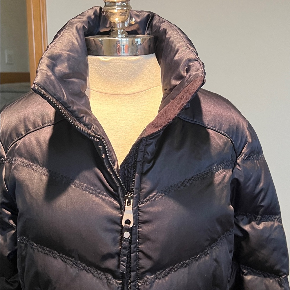 NILS Resort Collection Goose Down Long Puffer Jacket in Midnight Black. - Picture 3 of 14